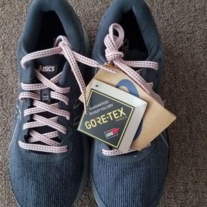 ASICS Women's Gel-Cumulus 22 G-TX Running Shoes, 8, Carrier Grey/Ginger Peach